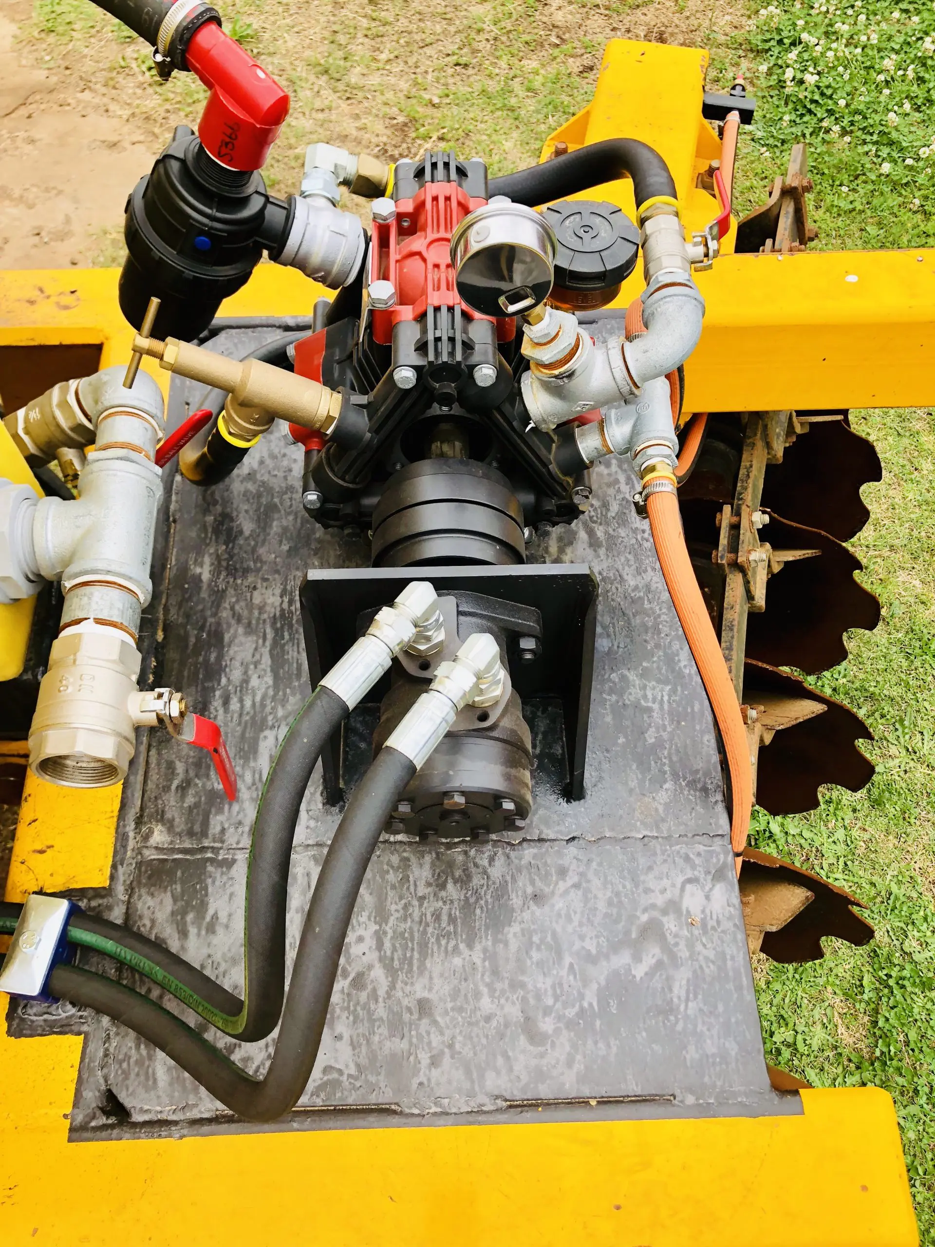 Hydraulic driven diaphragm chemical pump